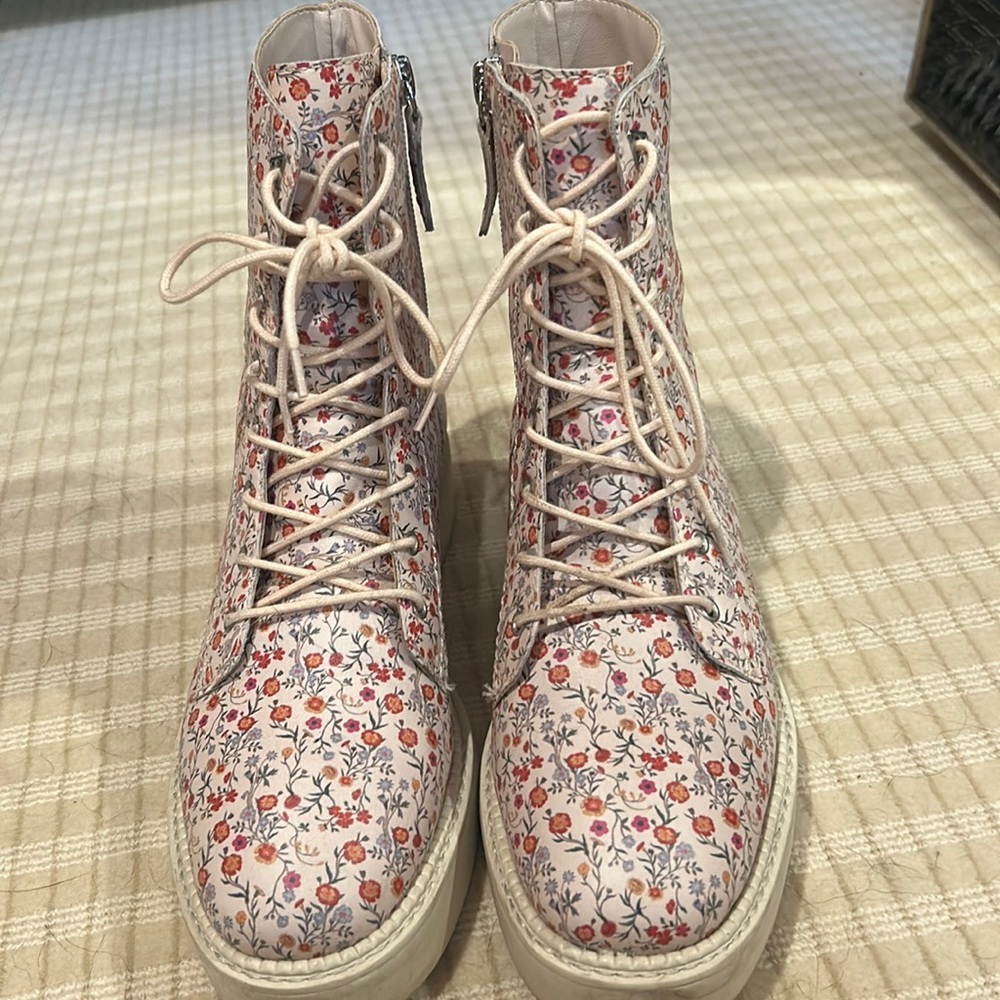 Schutz Combat Boots Women's 6.5 B Beige Floral Mckenzie Leather.